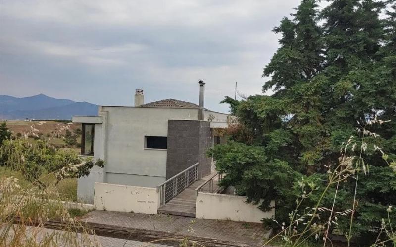 Γνωστός λαϊκός τραγουδιστής έχασε σε πλειστηριασμό το σπίτι του στη Θεσσαλονίκη 