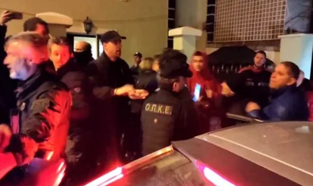 Εικόνες σοκ: Η στιγμή που βγάζουν «σηκωτό» τον ιδιοκτήτη ξενοδοχείου λόγω κατάσχεσης