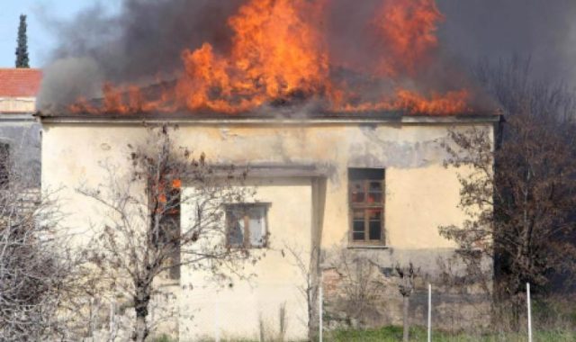 Ξέσπασε φωτιά σε κατοικία – Άμεση επέμβαση της Πυροσβεστικής