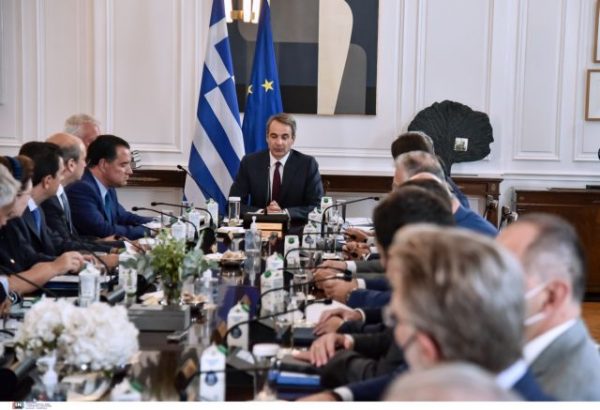 Υφυπουργός ανέβαλε το γαμήλιο τραπέζι του λόγω Θεσσαλίας 