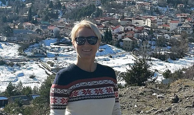 Νατάσα Παζαΐτη: Η σύζυγος του Κώστα Καραμανλή, χαρούμενη στην προγονική της γη, τη Σαμαρίνα, στα Γρεβενά ! – ΦΩΤΟ