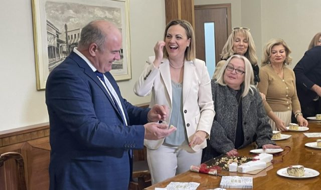 Σέρρες, Γάτσιος: «Η Βαρβάρα Μητλιάγκα είναι σε παράκρουση, θέλει μάλλον βοήθεια, έχει χάσει τον έλεγχο εντελώς και βγάζει κακία».