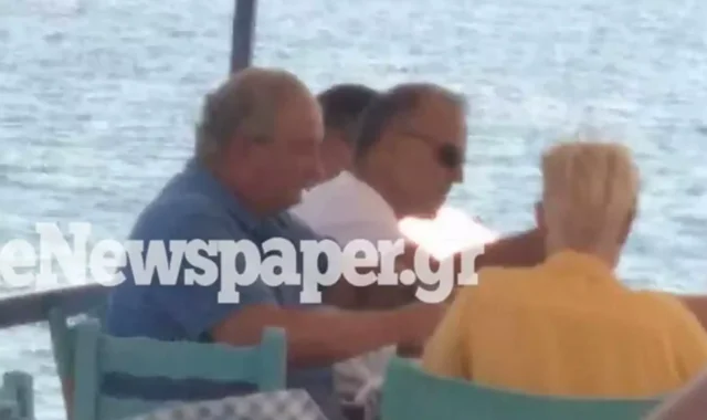 Κώστας Καραμανλής και Νατάσα Παζαΐτη σε ταβέρνα χωριού της Μαγνησίας με φίλους για θαλασσινά (ΦΩΤΟΓΡΑΦΙΕΣ)