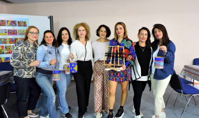 Σέρρες: «Φαναράκι κρατώ, τα πιο ωραία παραμύθια και τραγούδια να φωτίσω»