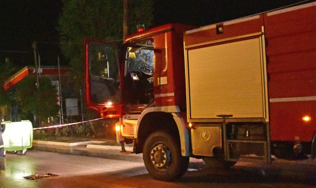 Φωτιά σε σπίτι – Στο σημείο 12 πυροσβέστες με 4 οχήματα