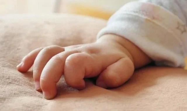Ασύλλnπτη τpαγωδία: 26χρονη μητέρα έψnσε το μωpό της στο φοúρνο