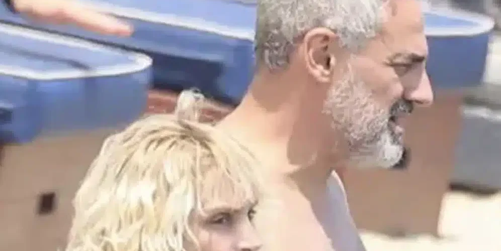 Ελεωνόρα Ζουγανέλη και Νίκος Συρίγος με μαγιό σε παραλία της Μυκόνου 