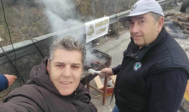 Σέρρες: Η Θρακική Εστία Νομού Σερρών, ανέλαβε την σίτιση για 100 και πλέον άτομα του μπλόκου Κερδυλίων! (ΦΩΤΟΓΡΑΦΙΕΣ)