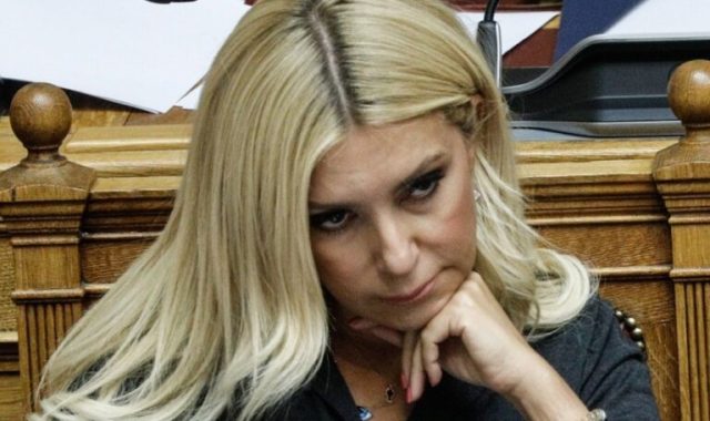 ΣΕΡΡΕΣ: ΕΚΤΑΚΤΗ ΑΝΑΚΟΙΝΩΣΗ ΑΡΑΜΠΑΤΖΗ ΓΙΑ ΤΟ ΤΗΛΕΦΩΝΗΜΑ ΓΙΑ ΒΟΜΒΑ ΣΤΟ ΠΟΛΙΤΙΚΟ ΤΗΣ ΓΡΑΦΕΙΟ!