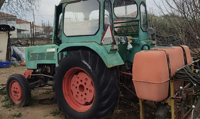 Σέρρες: Πωλείται τρακτέρ, ραντιστικό και φρέζα – Τιμή: €3.700 (ΦΩΤΟ)