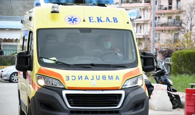Ατύχημα για 25χρονη: Το δεξί χέρι της εγκλωβίστηκε σε μηχάνημα, ακρωτηριάστηκαν δείκτης και αντίχειρας