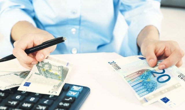 Σέρρες – ΚΑΤΑΓΓΕΛΙΑ: Λογιστής, του ζήτησε €250, για να του βγάλει πιστοποιητικό ηλεκτρονικά, από το Μητρώο Διαθηκών?